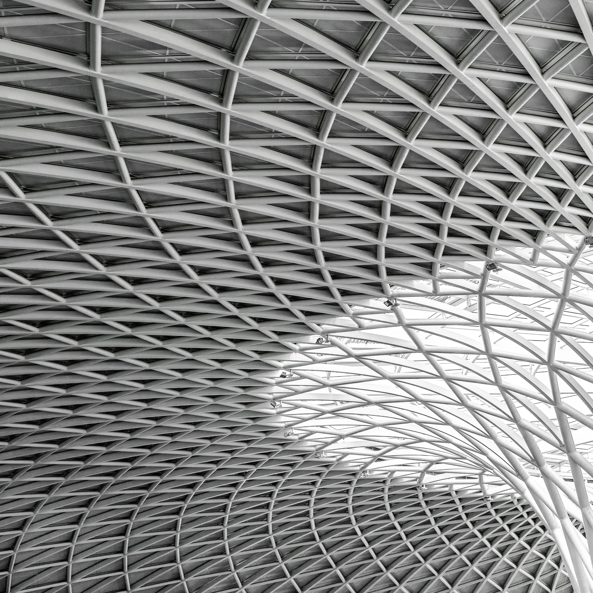 Moderne Architektur in Graustufen