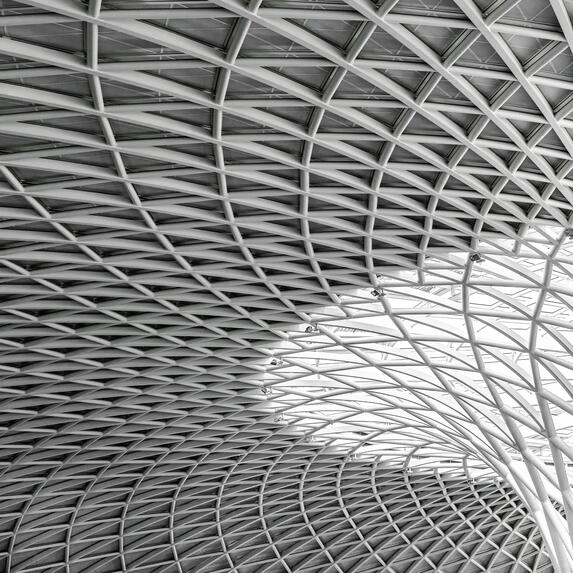 Moderne Architektur in Graustufen